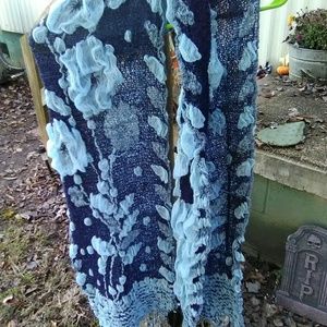 Fluffy woven scarf NWT